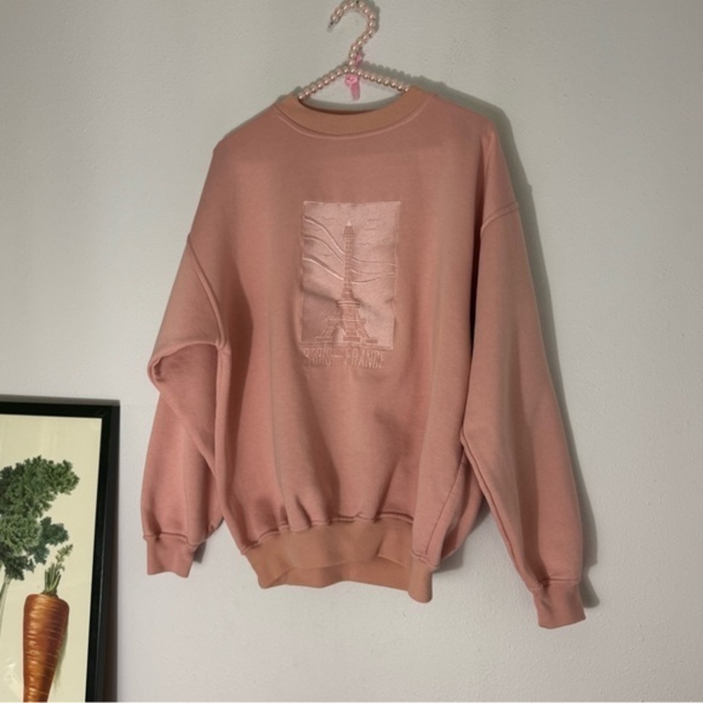 France Souvenirs pink Paris, France embroidered Eiffel Tower sweatshirt size M